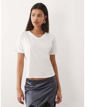 Motel Viman V Neck Short Sleeve Jersey Top - White