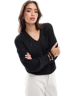 Vila Jersey Negro De Punto Con Cuello De Pico Y Detalle De Croché De