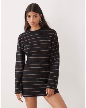 Monki – tailliertes, langärmliges mini-shirt-kleid - Schwarz