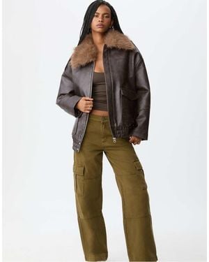Stradivarius Oversized Jack Met Leereffect En Contrast - Bruin