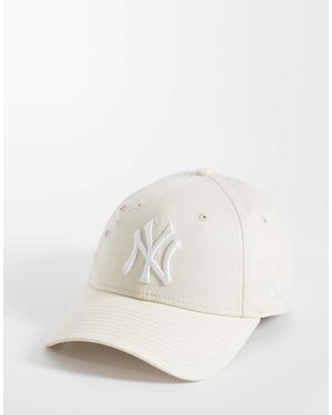 KTZ Ny Yankees Womens 9forty Floral Embroidery Cap - Natural