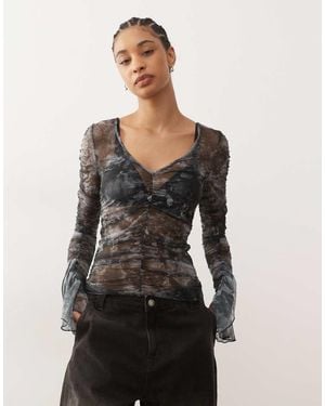 Monki Doorschijnende Top Met Lange Mouwen En Ruches - Zwart