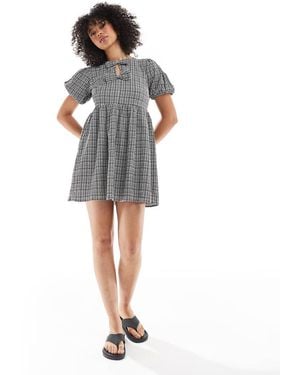 New Look Vestito Grembiule A Quadretti Con Fiocco Sul Davanti - Grigio