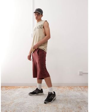Aape By A Bathing Ape Aape by a bathing ape - short large en maille épaisse avec rayures brodées sur les côtés - bordeaux foncé - Rose