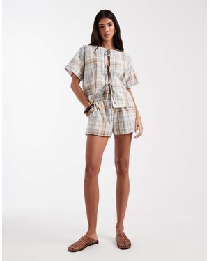 Daisy Street Low Rise Boxy Pull On Shorts - White