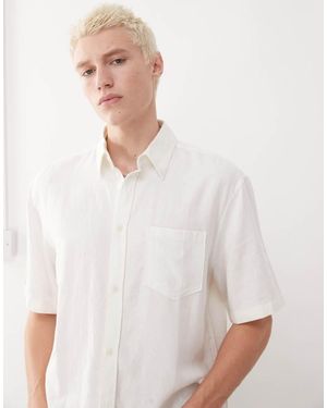 Weekday Camisa Blanco Hueso De Manga Corta Y Corte Cuadrado Extragrande De Lino De