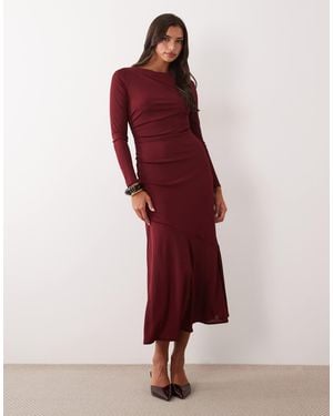 Nobody's Child Tallulah midikleid mit u-boot-ausschnitt und chiffon-saum - Rot