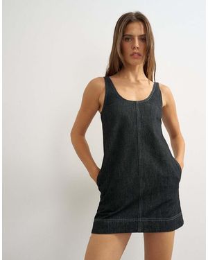 TOPSHOP Vestido Mini Evasé Con Cuello Redondo En Negro Lavado