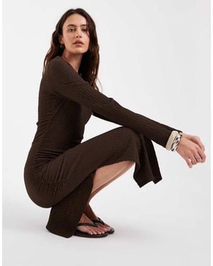 Pieces Vestito Midi Testurizzato Con Arricciature E Maniche Lunghe Cioccolato - Marrone