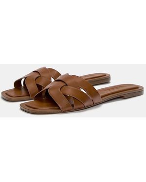 Pull&Bear Platte Slipper-Sandalen Met Gekruiste Bandjes - Bruin