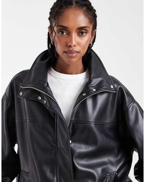 ASOS Chaqueta Bomber Negra Con Cuello Alzado De Tejido Efecto Cuero Liso - Negro