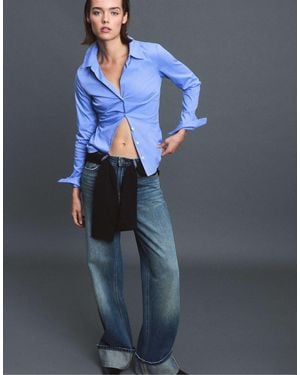 Stradivarius Basic gestreiftes, tailliertes hemd - Blau