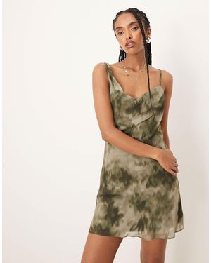 ASOS – camisole-minikleid aus chiffon mit verschwommenem print - Grün