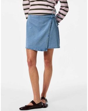 Pieces – minirock aus hellem denim - Blau