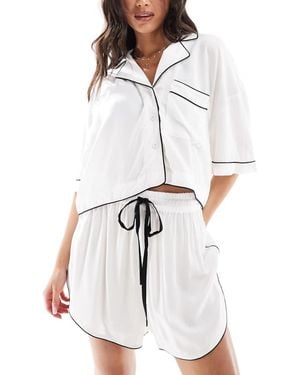 ASOS Camicia Corta Da Spiaggia Sinuosa Morbidissima Bianca Con Profili A Contrasto - Bianco