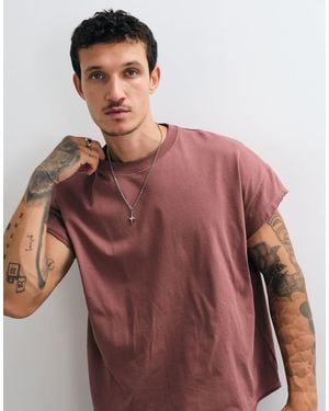 ASOS Schweres, kastiges oversize-t-shirt mit angeschnittenen ärmeln und offenem saum - Rot