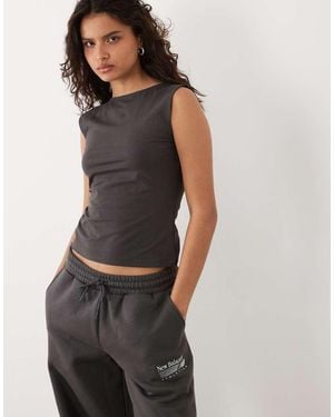 New Balance Open-back Fitted Tank Top - Grey