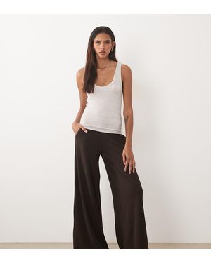 JDY Tall Pantalón De Pernera Ancha De Talle Alto En Marrón Chocolate - Blanco