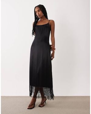 ASOS – midi-trägerkleid aus satin - Weiß