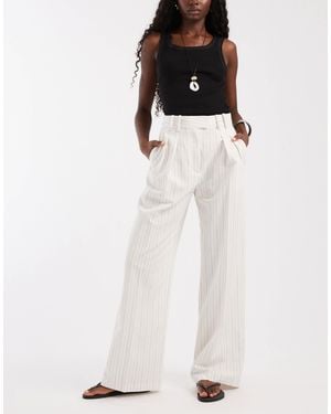 ASOS Pantalon large ajusté en lin aspect rayé avec pinces - écru - Blanc