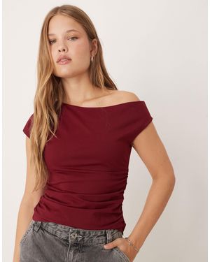 ASOS Top à épaules dénudées avec détails froncés - bordeaux - Rouge