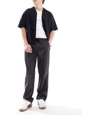 Brave Soul Toelopende Nylon Broek - Zwart