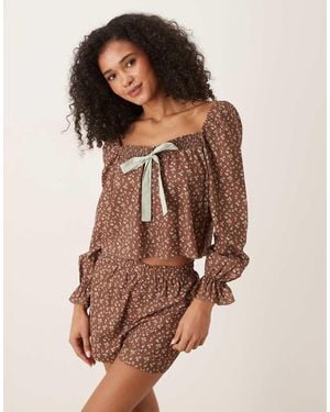 Glamorous Pijama Marrón Con Estampado De Florecitas De