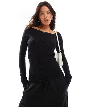 Style Cheat Top en maille côtelée à encolure bardot asymétrique - Noir