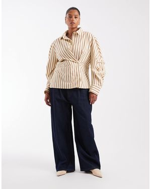 ASOS Curve jean à plis sur le devant coupe horseshoe en denim brut - Bleu