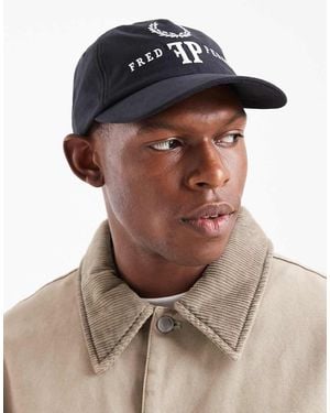 Fred Perry Gorra Azul Marino Con Logo De Monograma De