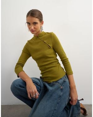 TOPSHOP Geripptes oberteil mit halblangen ärmeln, asymmetrischem knopfverschluss - Grün