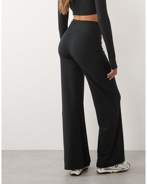 4505 Icon Wide Leg Dance Pants With Seam Detailing - Black