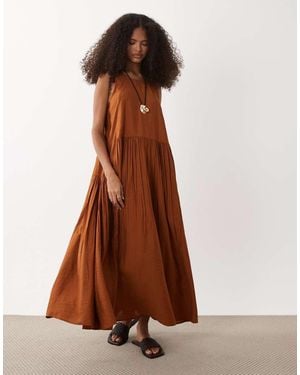 ASOS Maxi Jurk Met Lage Ronde Hals En Stroken Van Technische Stof - Bruin