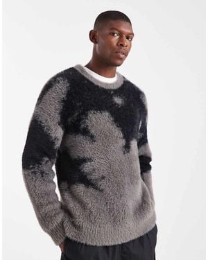 ASOS Ruimvallende Pluizige Gebreide Trui Met Abstracte Print - Grijs