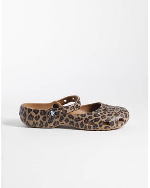 Crocs™ – klassische ballerina-clogs mit leopardenmuster - Mehrfarbig