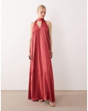 Vila Vestido Largo Rojo Baya Con Fular Al Cuello De Satén De - Rosa