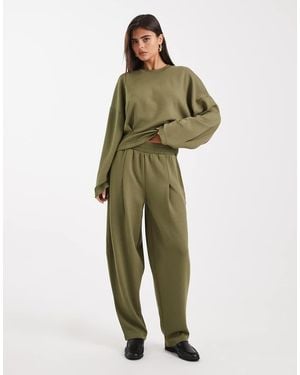 ASOS Joggers Verde De Pernera Barrel Con Detalle De Costuras De Cupro Suave De