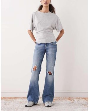 Weekday Vaqueros De Campana Azul Medio De Corte Bootcut Con Diseño Desgastado De