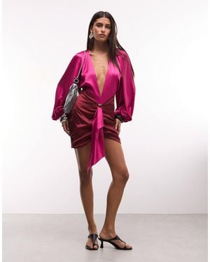 The Dolls House Beaudelle premium-satin-minikleid mit tiefem ausschnitt, ballonärmeln und raffungen - Pink