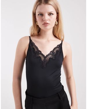 Pieces – er bodysuit mit spitzenbesatz - Schwarz