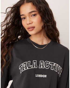 Tala Camiseta Deportiva Negra Con Aplique De - Negro