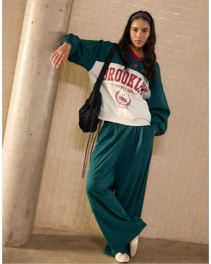 Stradivarius Brooklyn Sweatshirt Met Print Op De Voorkant - Blauw