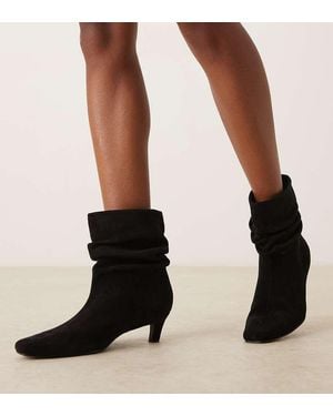 Glamorous Stivaletti A Pianta Larga Medi Arricciati Micro Con Tacchetti A Spillo - Nero