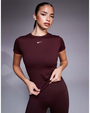 Nike Nike One Training Fitted T-Shirt - Purple