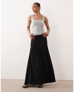 Vero Moda – gestufter boho-maxirock aus em jersey mit taillenschnürung - Weiß
