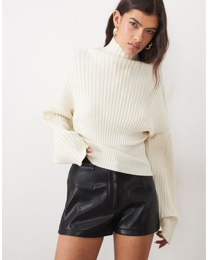 ASOS Schmal geschnittene shorts - Weiß