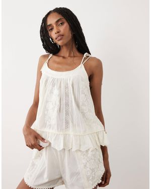 Miss Selfridge – besticktes camisole-oberteil - Weiß