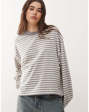 Lioness Bloom - t-shirt coupe carrée en coton mélangé rayé à manches longues et col ras - Gris