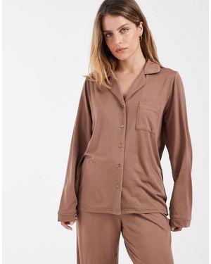 Loungeable Petite superweiches jersey-oberteil mit reverskragen und pyjama-set mit weitem bein und paspeldetail - Braun