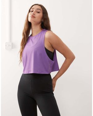 OOSC Top Corto Sin Mangas Infinite De - Morado